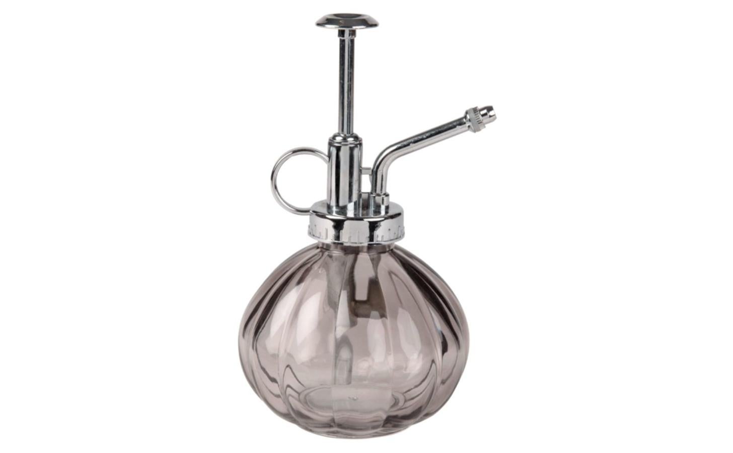 Elaborado con plástico y vidrio con 17 centímetros de alto por 9 de ancho. 5,99 euros.