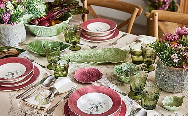 La vajilla Caterina Morado tiene detalles en color Marsala