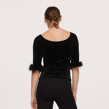 Imagen secundaria 1 - Estas son las camisetas más elegantes, glamurosas y originales para looks de fiesta (o para el día a día con vaqueros)