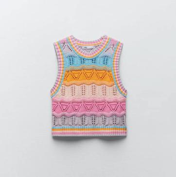 Imagen secundaria 1 - Sudadera o chaleco de crochet: la tendencia más cómoda y bonita que tienes que llevar este otoño