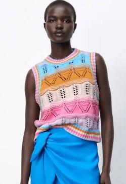 Imagen secundaria 2 - Sudadera o chaleco de crochet: la tendencia más cómoda y bonita que tienes que llevar este otoño