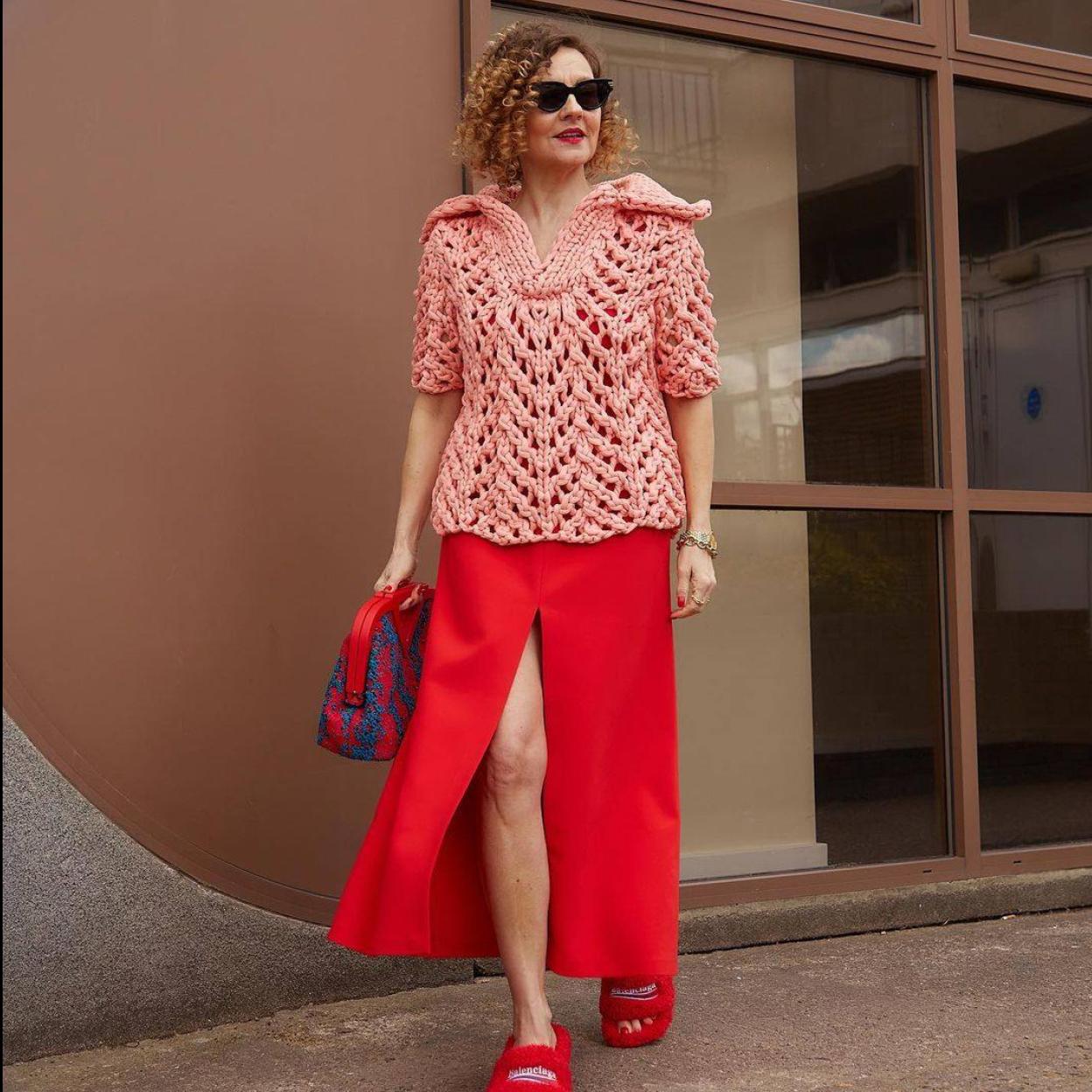 Pincha en la imagen para ver Los chalecos acolchados largos son la prenda tendencia para un look con vestido de punto a la última