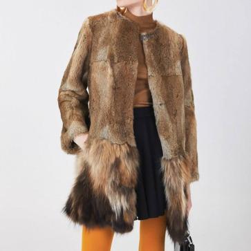 Imagen secundaria 1 - Los abrigos de pelo más sofisticados y calentitos del invierno para derrochar glamour a diario