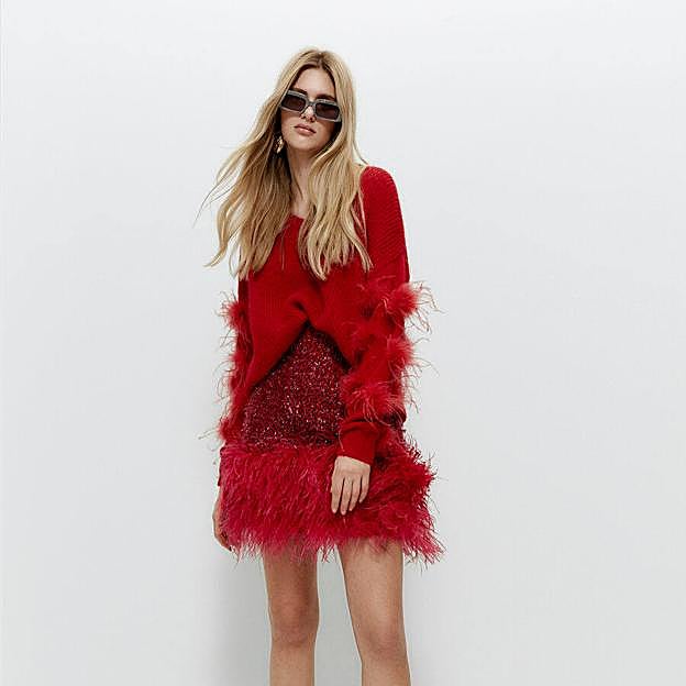 Imagen principal - Las plumas y lentejuelas llegan a las novedades de Uterqüe para el look de fiesta con más glamour (y copia de jersey de lujo de Valentino incluida)