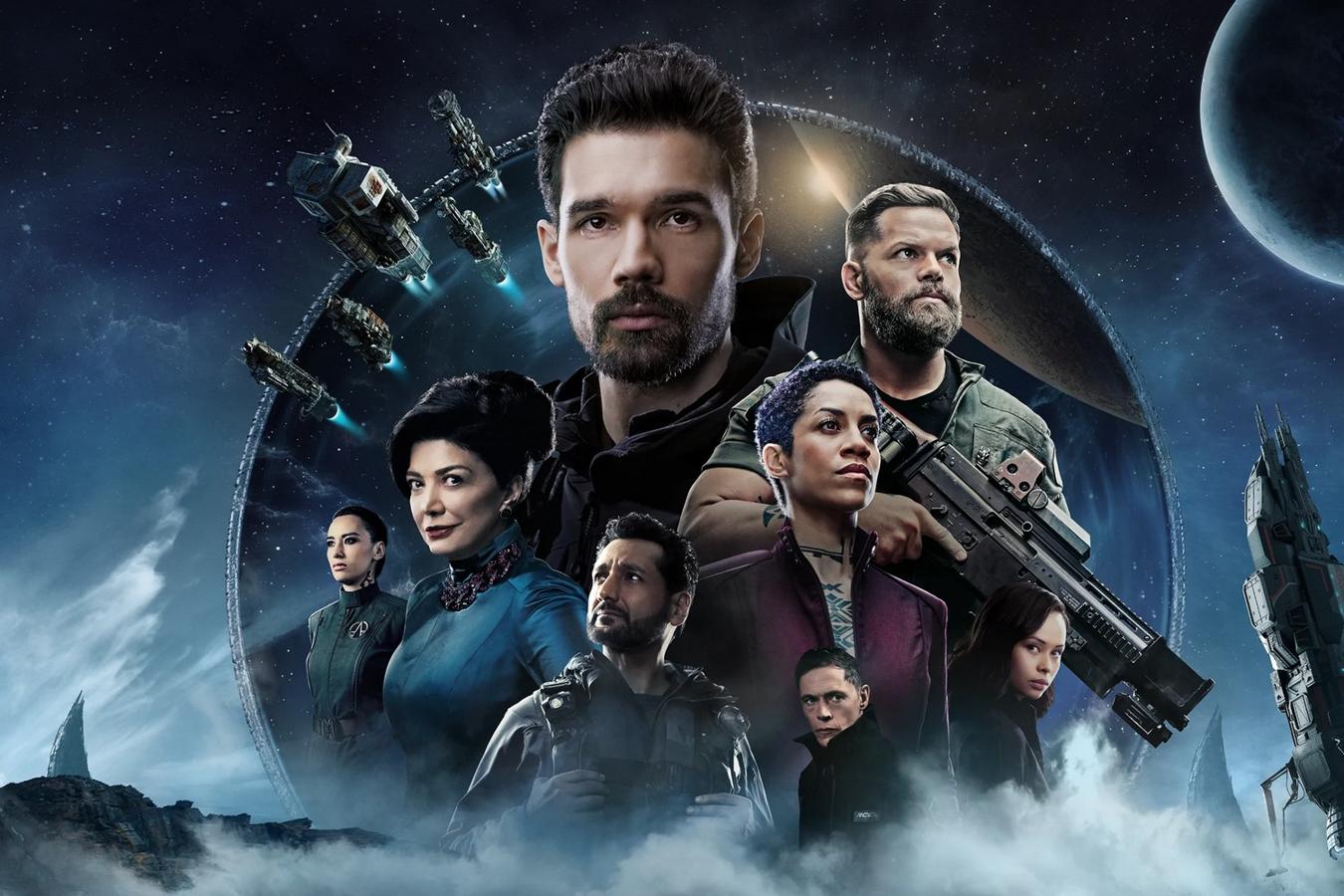 Basada en las novelas de James S. A. Corey, The Expanse es una obra de política y ciencia ficción galardonada y aclamada por la crítica y que tiene lugar cientos de años en el futuro. Los humanos han colonizado el sistema solar con las Naciones Unidas controlando la Tierra y un poder militar independiente que habita Marte. Desesperados por aire y agua, la serie comienza con La Tierra y Marte al borde de la guerra por hacerse con los recursos encontrados en el Asteroide Belt. Con pocas opciones para sobrevivir, los aliados luchan por el futuro de la humanidad. Co-creada y escrita por los nominados por la Academia Mark Fergus (Iron Man) y Hawk Otsby (Hijos de los Hombres), la serie está protagonizada por el tres veces nominado al Globo de Oro Thomas Jane (Alerta en lo profundo), el nominado al Oscar® Shohreh Asgdashloo (Star Trek: más allá), Steve Strait (La Alianza del Mal), Dominique Tipper (Animales Fantásticos y Dónde Encontrarlos), Wes Chatam (Los Juegos del Hambre), Cas Anvar (El Castigador: Zona de guerra), Frankie Adams (Máquinas Mortales), Shawn Doyle (Frequency), Chad L. Coleman (The Walking Dead), Florence Faivre (The Sia Renaissance) y Cara Gee (Empire of Dirt).