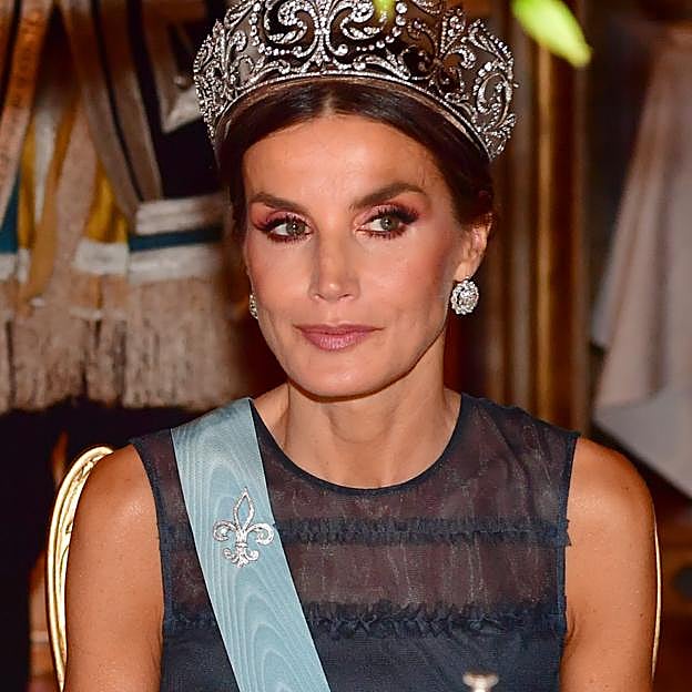 Imagen principal - Objetivo: las pestañas de Letizia, sabemos el truco para conseguir una mirada XL y rejuvenecida de la Reina