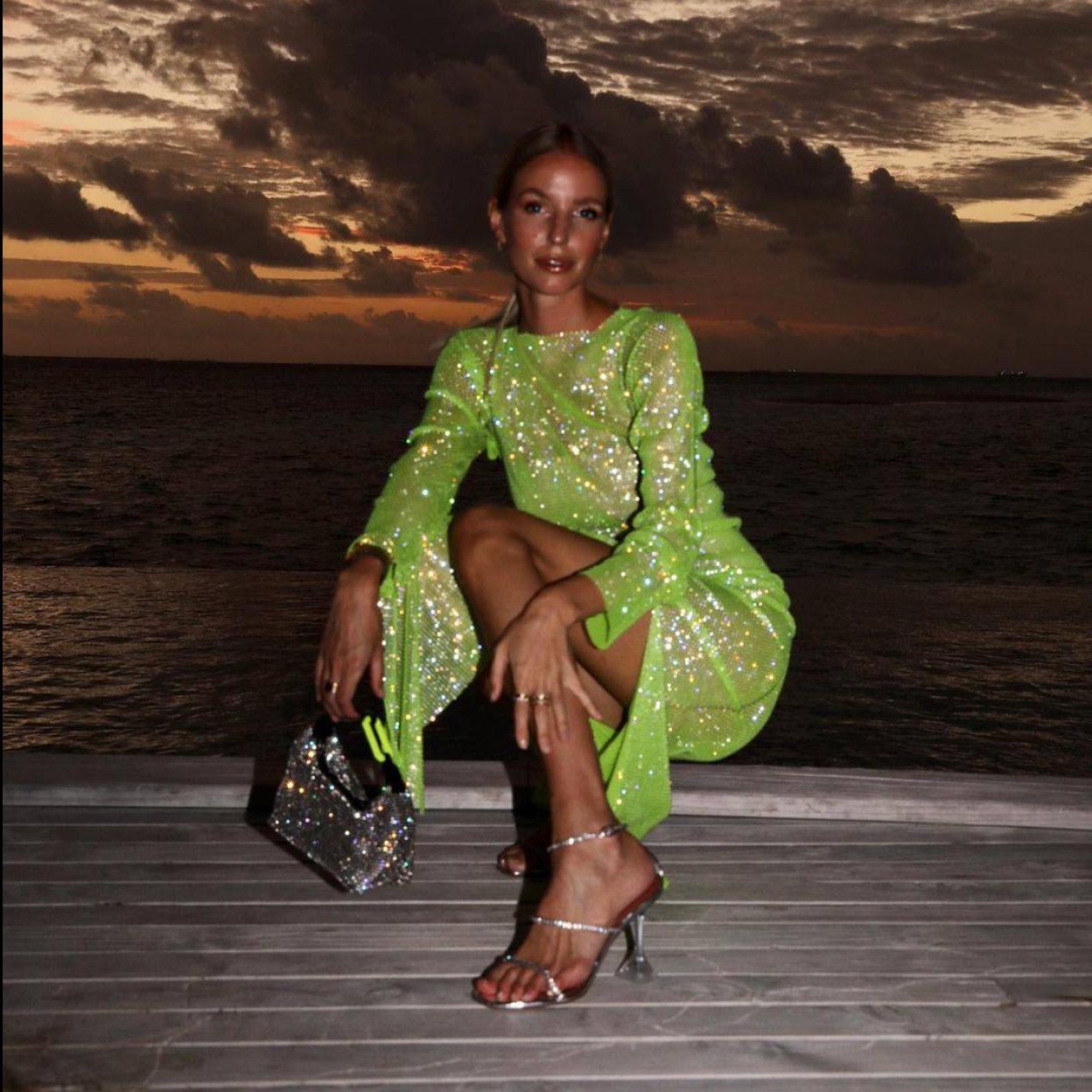 Pincha en la imagen para ver Chaqueta, vestido, pantalones... Las prendas de lentejuelas más bonitas (y baratas) del momento están en la nueva colección de Sfera