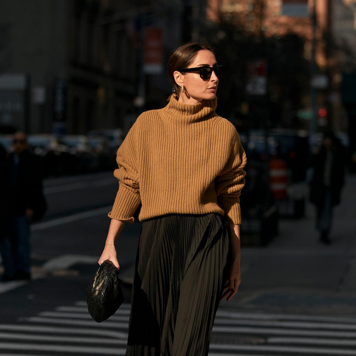 Pincha en la imagen para descubrir la nueva colección de punto que viene con jerséis y cárdigans que van a transformar tus looks con vaqueros