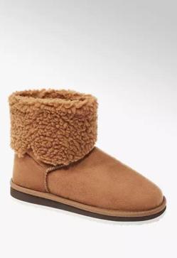 Imagen secundaria 2 - La tendencia &#039;shearling&#039; del pelo y el borreguillo llega al calzado: estos son los zapatos más cómodos y calentitos de la temporada