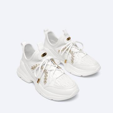 Imagen secundaria 1 - Deportivas retro cómodas y originales para rejuvenecer tus looks de oficina esta temporada