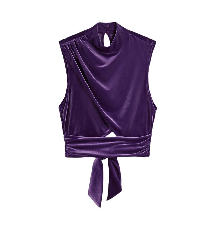 Top cropped morado, de Bershka (19,99 euros).