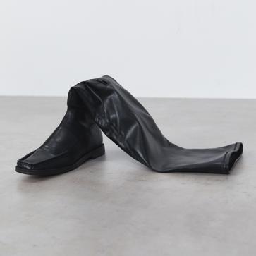 Imagen secundaria 1 - Las botas tipo mocasín, la original tendencia que ya ha llegado a Sfera y Mango (y a la que no te vas a poder resistir)