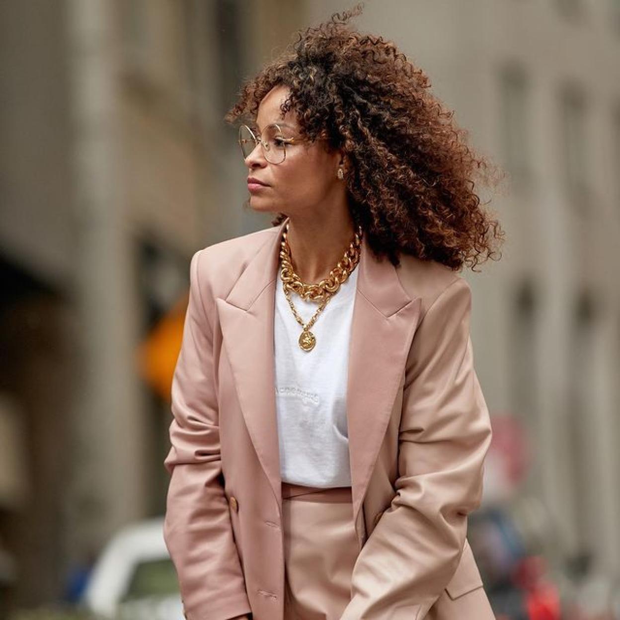 Pincha en la imagen para ver 9 productos para que recuperar tus rizos definidos con el curly girl method sea mucho más efectivo.