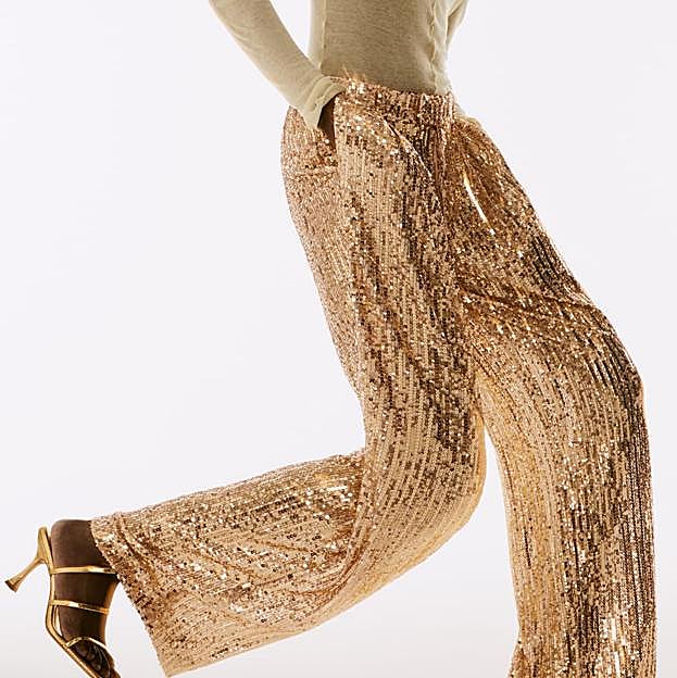 Imagen principal - Lentejuelas de colores. 1. Pantalón de lentejuelas doradas de Zara (39,99 euros). 2. Pantalón plateado de Zara (39,99 euros). 3. Pantalón con lentejuelas en verde oscuro de Zara (39,99 euros). 