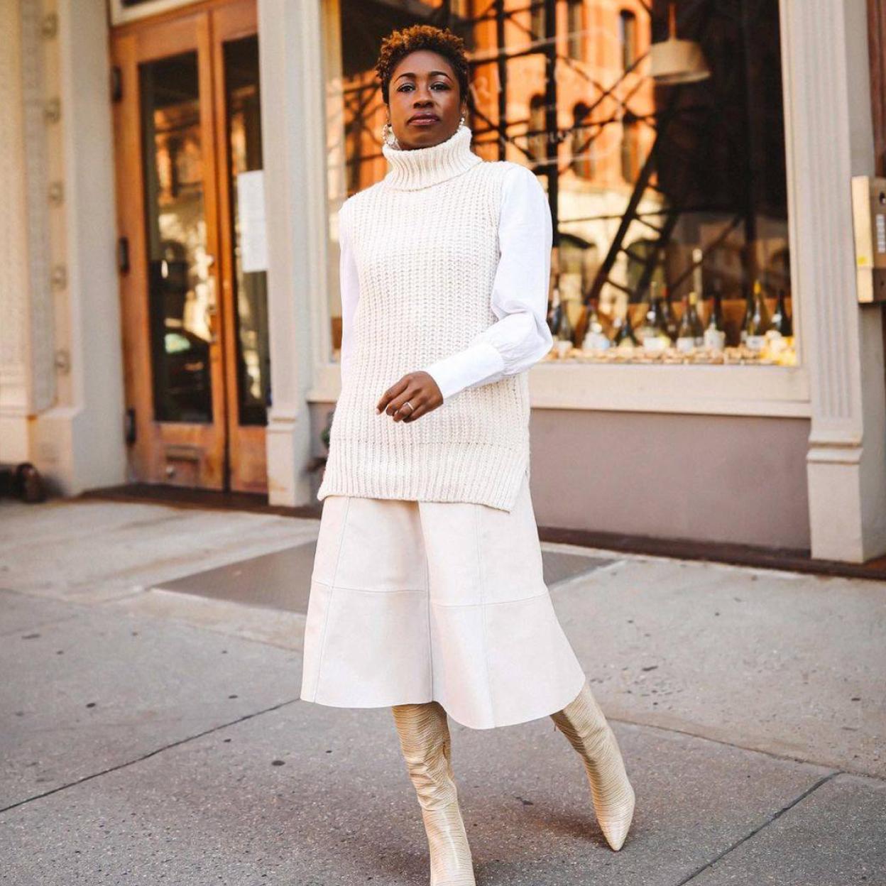 Pincha en la foto para ver las blazers en efecto piel que vas a combinar con pantalones y faldas