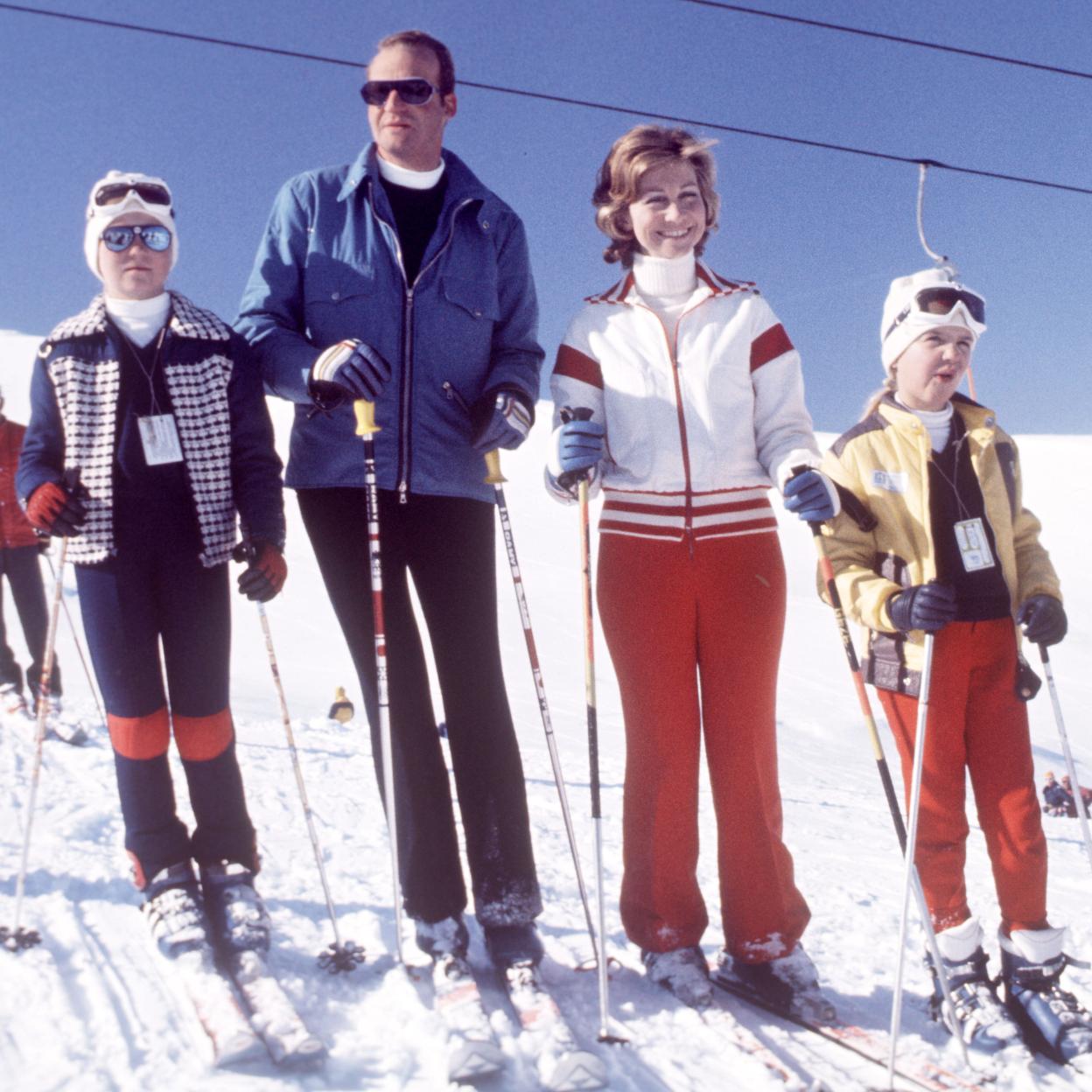 Si quieres ver la vida de la reina Sofía en imágenes, pincha en la foto.