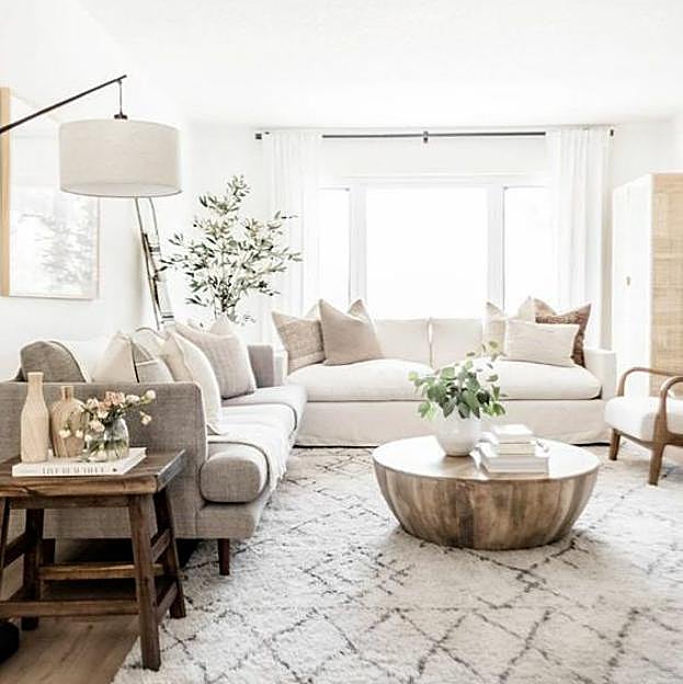 Trucos para decorar tu casa con las tendencias de 2022 y que tu salón parezca más grande