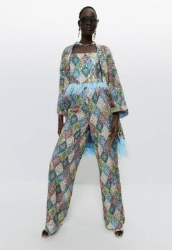 Imagen secundaria 2 - Estos son los dos glamurosos y espectaculares looks de fiesta de Uterqüe que parecen de lujo y enamorarán a todos