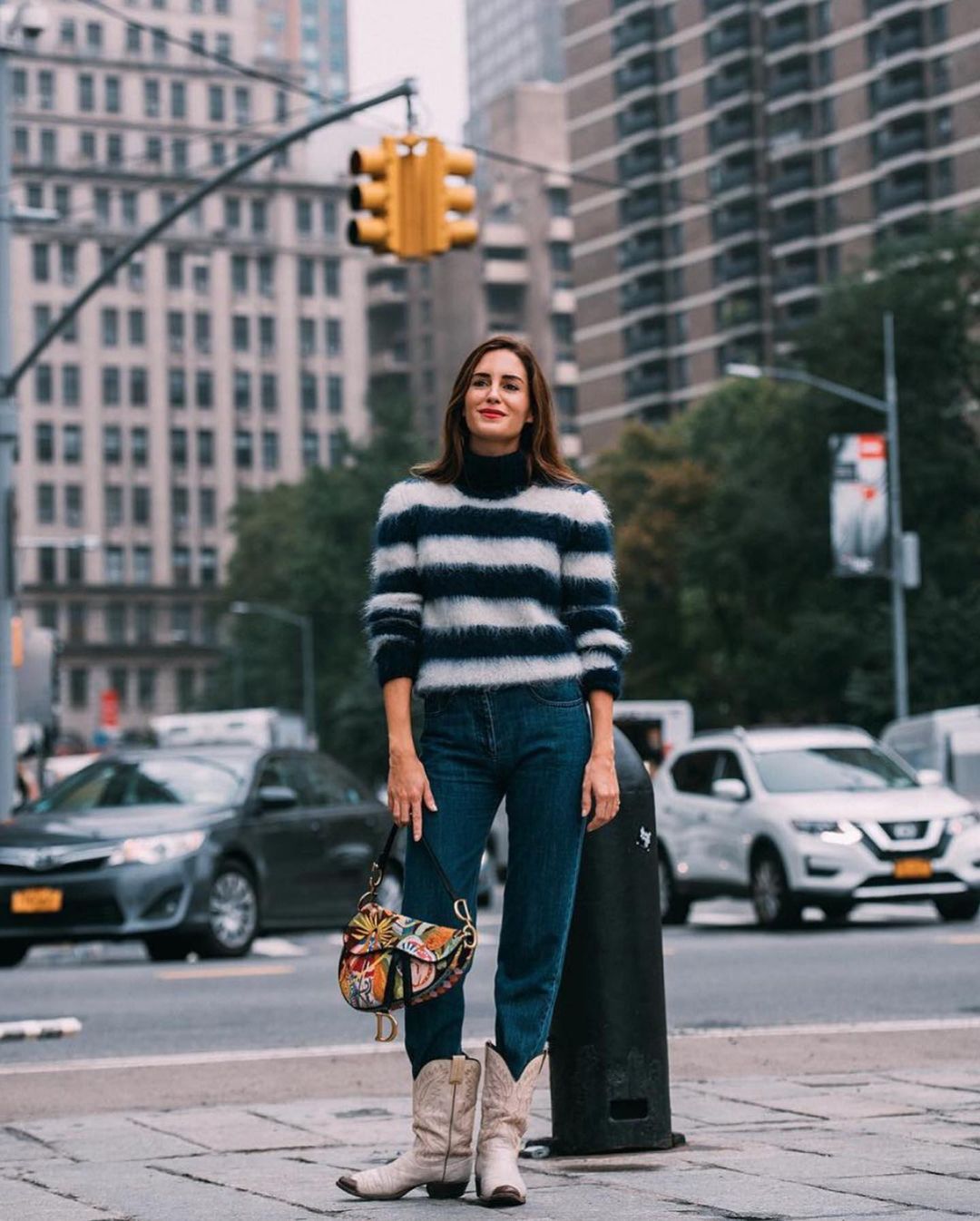 El conjunto de punto con minifalda y chaleco que es perfecto para combinar con tus básicos y conseguir un estilismo a la última