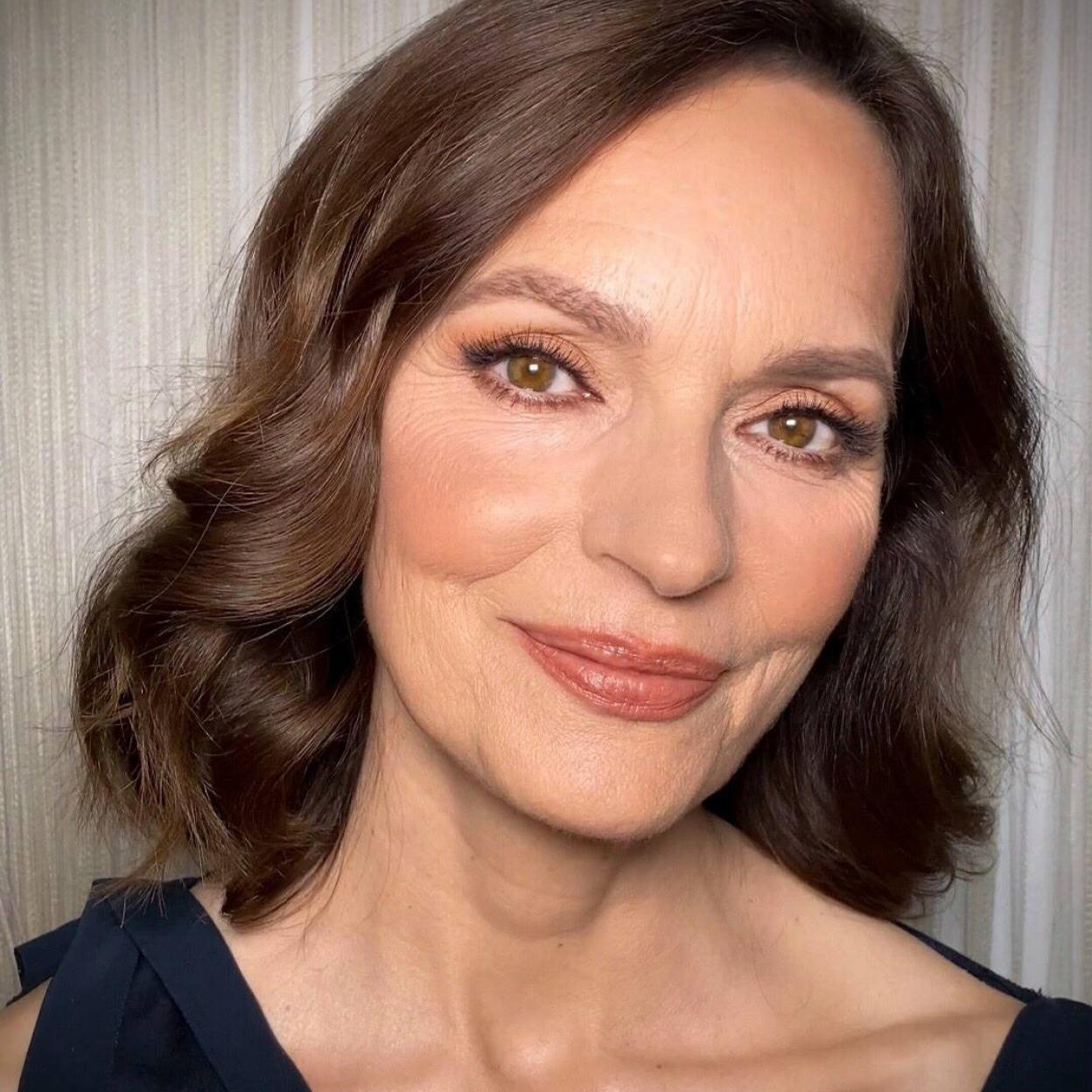 Pincha en la imagen para ver Los 20 labiales más bonitos que no te querrás quitar esta Navidad (y que también vas a querer llevar en 2022 porque sientan de maravilla)