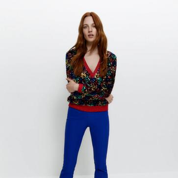 Imagen secundaria 1 - Esta es la sudadera de lentejuelas más bonita con efecto rejuvenecedor con la que causarás furor en looks de día o noche