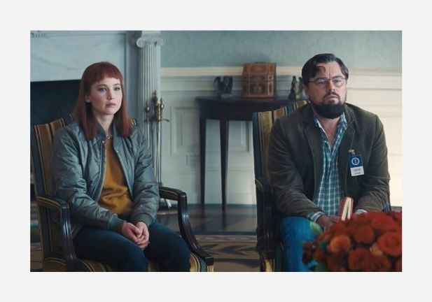 'Emily en París', 'No mires arriba' y otras cuatro series y películas que llegan a Netflix esta Navidad