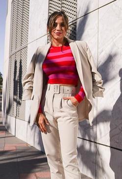 Imagen secundaria 2 - El jersey de rayas de Zara de 15 euros súper favorecedor que triunfa en Instagram y tienen todas las influencers