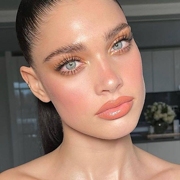 Ilumina y rejuvenece tu mirada en menos de 5 minutos con este contorno de ojos de vitamina C, niacinamida, cafeína y algas