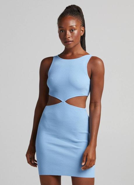 Imagen - El vestido de Bershka está disponible en negro y en azul