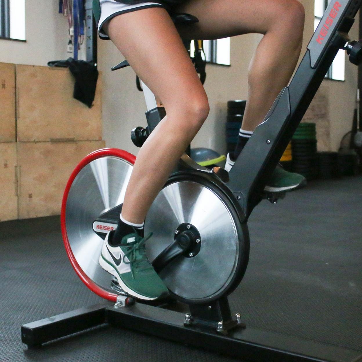 También puedes adelgazar en tu casa con los ocho ejercicios de stretching que puedes descubrir pinchando en la imagen