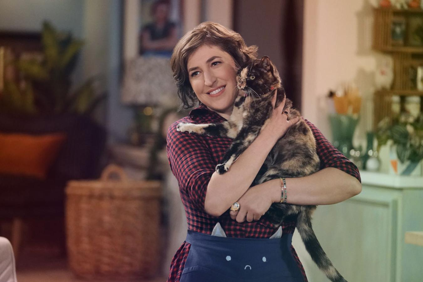 Todos los días Kat intenta demostrar a su madre y a la sociedad que se puede tener una vida feliz y plena, pese a estar soltera a los 39. Por eso decide invertir sus ahorros en abrir un café de gatos en Louisville (Kentucky). Adaptación estadounidense con Mayim Bialik de la británica 'Miranda'.