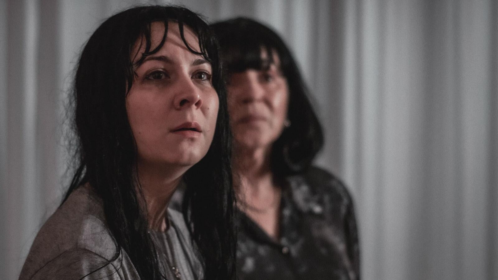 Belgrado, marzo de 2001. Slobodan Milosevic parece llevar una vida tranquila y aislada junto a su esposa y su hija; excepto por el hecho de que su casa es un verdadero búnker. Retirado del poder, acusado ante el Tribunal Penal Internacional para la ex Yugoslavia, la presión internacional va en aumento. Pero el exjefe de Estado se niega a rendirse. El 31 de marzo, las fuerzas especiales de la policía irrumpen finalmente en su casa.