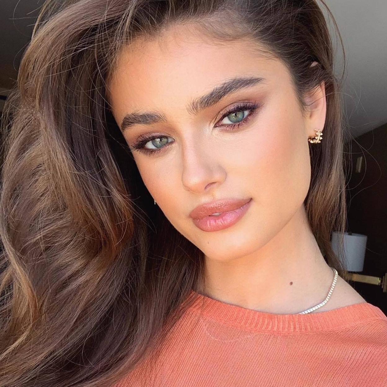 Pincha en la imagen para ver Ácido tranéxamico, vitamina C y niacinamida: la combinación de activos perfecta para una piel lisa, luminosa y rejuvenecida a partir de los 40