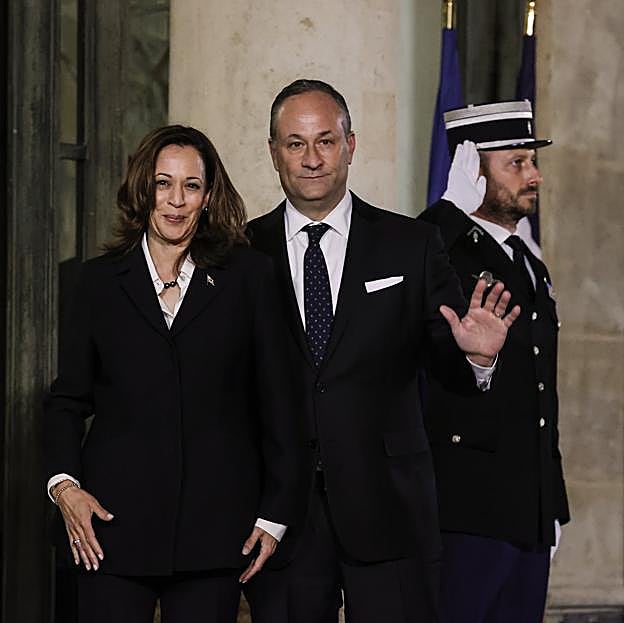 Con su marido, el segundo caballero de Estados Unidos, Doug Emhoff.