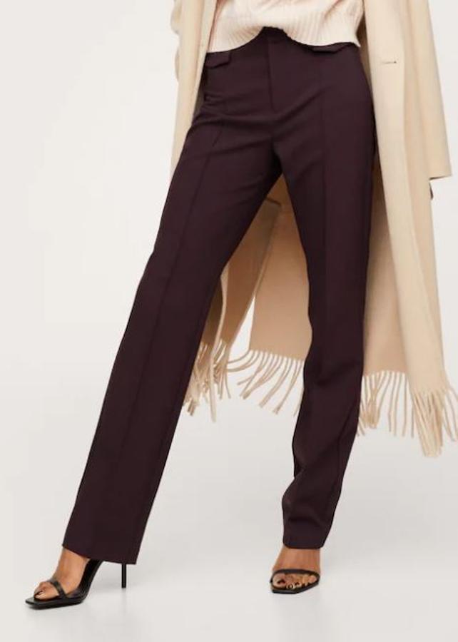 Pantalón marrón recto (de 29,99 a 22,99 euros).