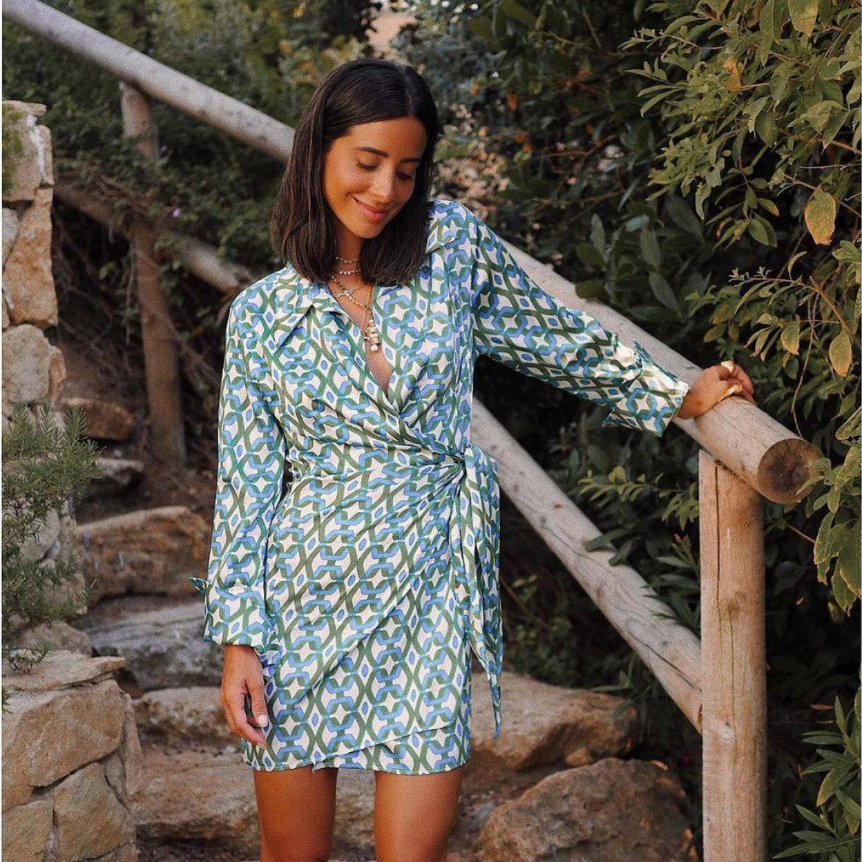 Pincha en la imagen para ver Mini o largos: 11 vestidos con estampado de flores que ya hemos fichado para las rebajas