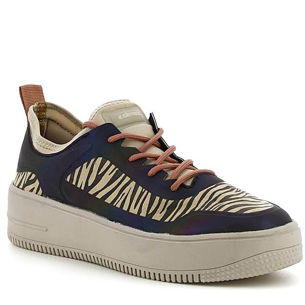 El modelo Aire tiene un estampado animal