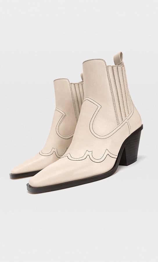 Botines en color blanco (45,99 euros).