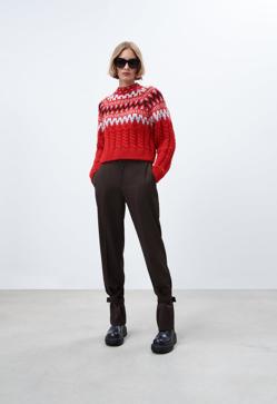 Imagen secundaria 2 - Jersey de punto con lana en color rosa de Zara. Cjaqueta estampada de punto de Zara. Jersey rojo con estampado jacquard de Zara. 