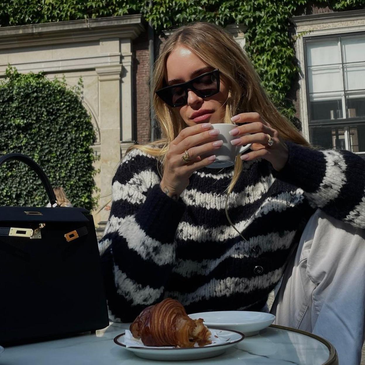 Pincha en la foto para ver 9 prendas de rayas marineras que nunca fallan y con las que tu armario va a ser el más elegante de la temporada. 