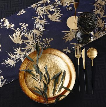 Imagen secundaria 1 - Las mantas más confortables de Primark Home cuestan entre 25 y 35 euros. La vajilla y cubertería doradas están disponibles desde 1.50 euros la pieza.