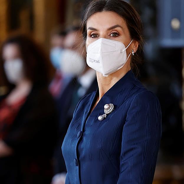 La Reina Letizia se ha hecho un piercing: así es su nuevo (y sorprendente) accesorio rejuvenecedor