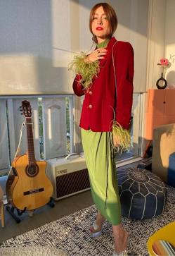 Imagen secundaria 2 - De Georgina Rodríguez a Nieves Álvarez: el original vestido midi &#039;made in Spain&#039; que triunfa entre famosas e influencers (y que sienta de maravilla)