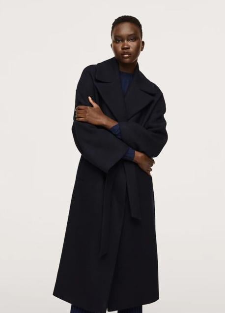 Imagen - Maxi abrigo oversize con cuello solapa y doble botonadura de las rebajas de Mango (89.99 euros).