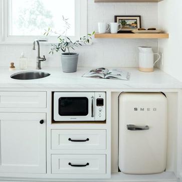 Imagen secundaria 1 - Ideas bonitas y trucos fáciles de copiar para que tu cocina pequeña parezca el doble de grande