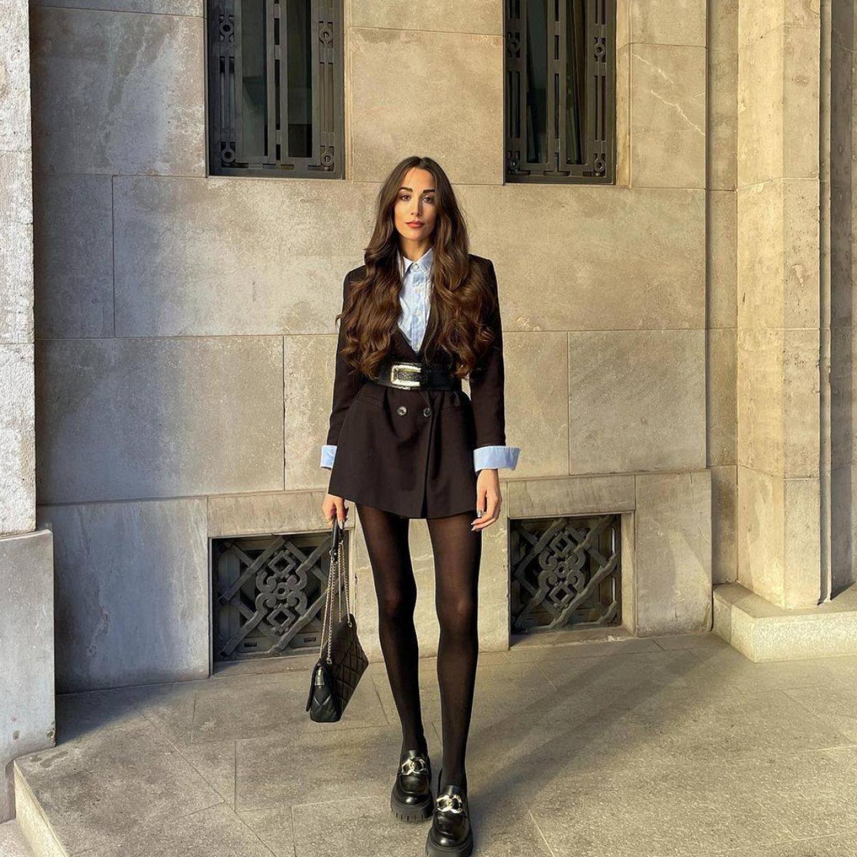 Pincha en la foto para ver las blazers que hemos fichado para las rebajas y van a elevar cualquier estilismo con pantalones y faldas