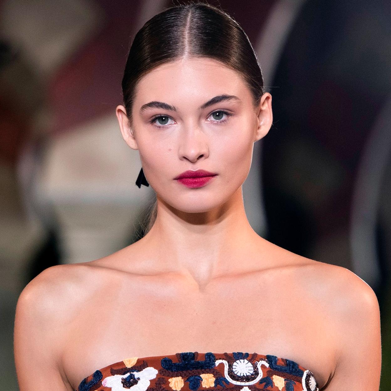 Pincha en la imagen para descubrir los mejores voluminizadores de labios para pasar de las inyecciones de ácido hialurónico.