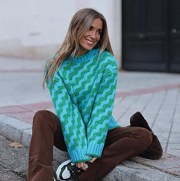 Imagen principal - El jersey de Mango de nueva colección que arrasa entre las influencers y que te va a hacer olvidar las rebajas