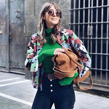Imagen secundaria 1 - Todo Instagram tiene esta sobrecamisa estampada de Parfois porque es baratísima, favorece mucho y nos hace soñar con la primavera