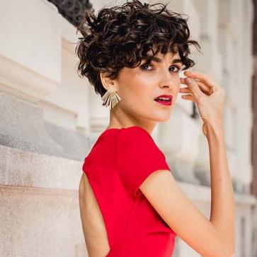 Imagen secundaria 1 - Liso, rizado o con flequillo: la peluquera de las famosas dice que el pixie es el corte de pelo tendencia (y hay una versión para cada gusto y estilo)